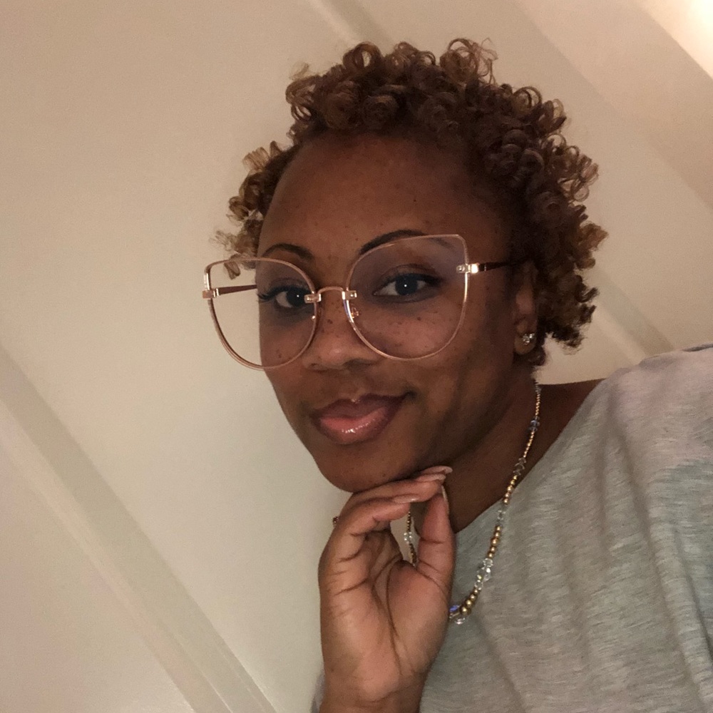 Meet your Posher, Anasia